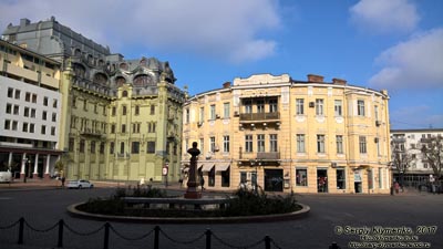 Одесса. Фото. Греческая площадь. Памятник Григорию Григорьевичу Маразли.