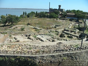 Белгород-Днестровский. Археологические раскопки античного города Тира (V в. до н.э.), вид со стен крепости.