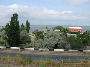 Затока. Фото. Достаточно колоритная застройка поселка.