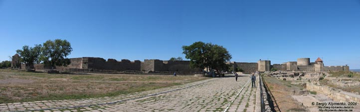 Белгород-Днестровский. Фото. Крепость XIII-XV веков, вид снаружи.