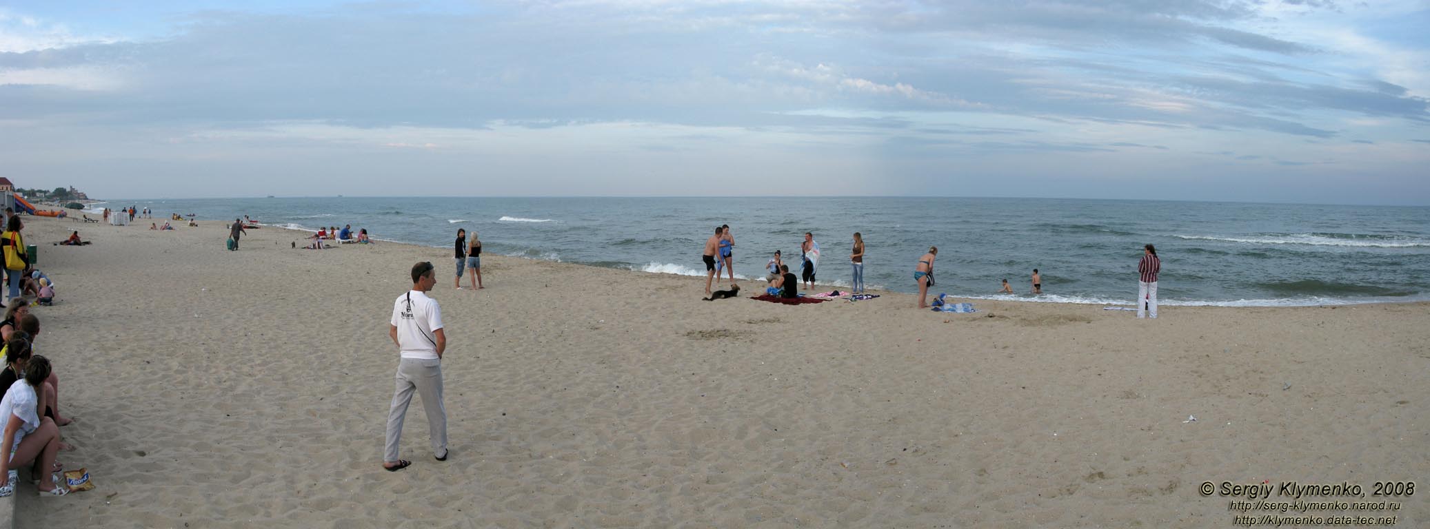 Затока, морской пляж вечером.
