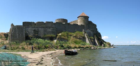 Белгород-Днестровский. Фото. Крепость XIII-XV веков, вид с берега Днестровского лимана.