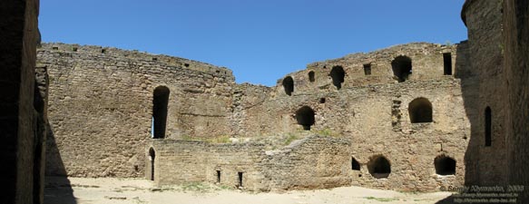 Белгород-Днестровская крепость, внутри цитадели (панорама ~90°).