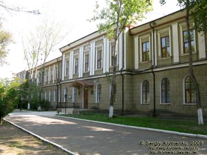 Одесская область. Болград. Фото. Историческая застройка города. Болградская гимназия имени Кирилла и Мефодия, 1858 год.