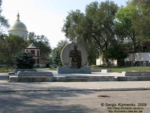 Одесская область. Болград. Фото. Памятник генералу Инзову Ивану Никитовичу (1768-1845).
