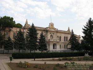 Одесская область. Измаил. Фото. Центр внешкольной работы и детского творчества им. А. П. Гайдара (пр. Суворова, 20).