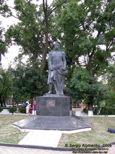 Одесская область. Измаил. Фото. Памятник генерал-лейтенанту С. А. Тучкову (1767-1839).