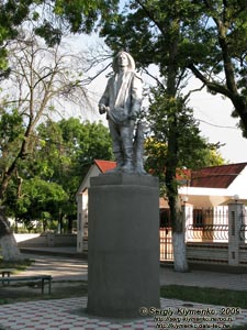 Одесская область. Вилково. Фото. Памятник рыбаку в центре города.