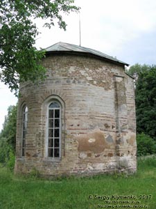 Черниговская область. Фото. Остёр. Старогородка. Памятник архитектуры периода Киевской Руси Михайловская церковь -
«Юрьева божница» (50°56'17"N, 30°52'27"E).