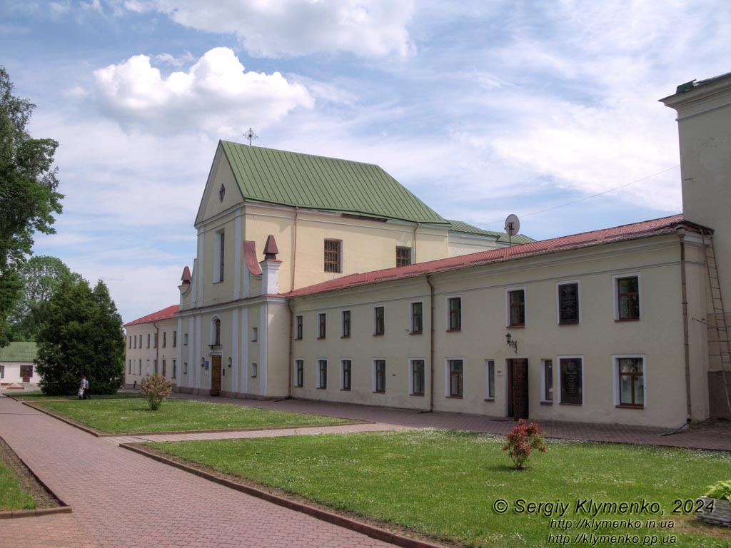 Ровенщина, Острог. Фото. Острожская академия. Комплекс строений бывшего монастыря Капуцинов.