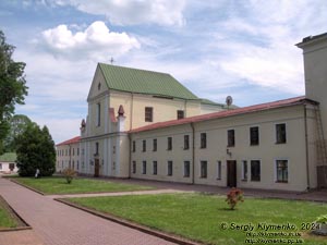 Ровенщина, Острог. Фото. Острожская академия. Комплекс строений бывшего монастыря Капуцинов.