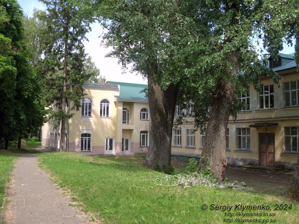 Ровенщина, Острог. Фото. Острожская академия. Старое учебное здание.