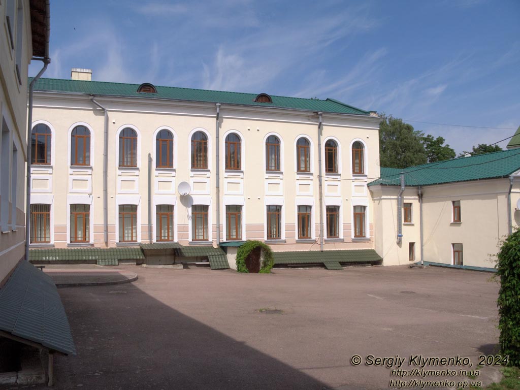 Ровенщина, Острог. Фото. Острожская академия. Старое учебное здание.
