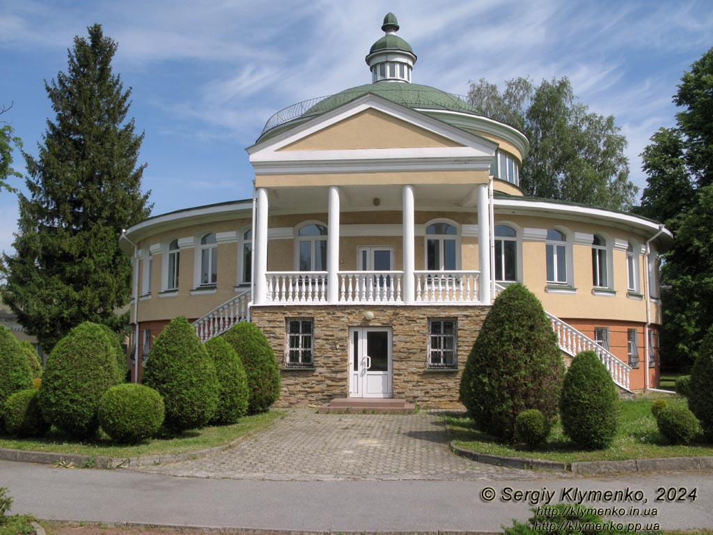 Ровенщина, Острог. Фото. Острожская академия. Здание Научной библиотеки НУ «Острожская академия».
