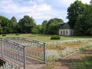 Ровенщина, Острог. Фото. Острожская академия, в библиотечном парке.