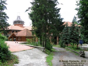Закарпатская область, село Невицкое. Фото. Дом отдыха возле Невицкого замка.