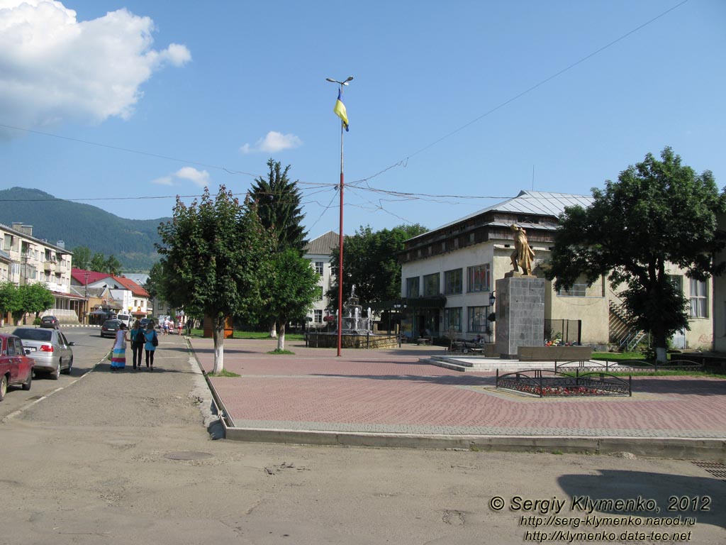 Закарпатская область, посёлок Межгорье. Фото. На улицах посёлка.