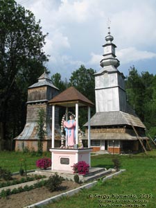 Карпаты. Закарпатская область, село Изки. Фото. Церковь Св. Николая Чудотворца (начало XVIII века, перестроена в 1798 году).