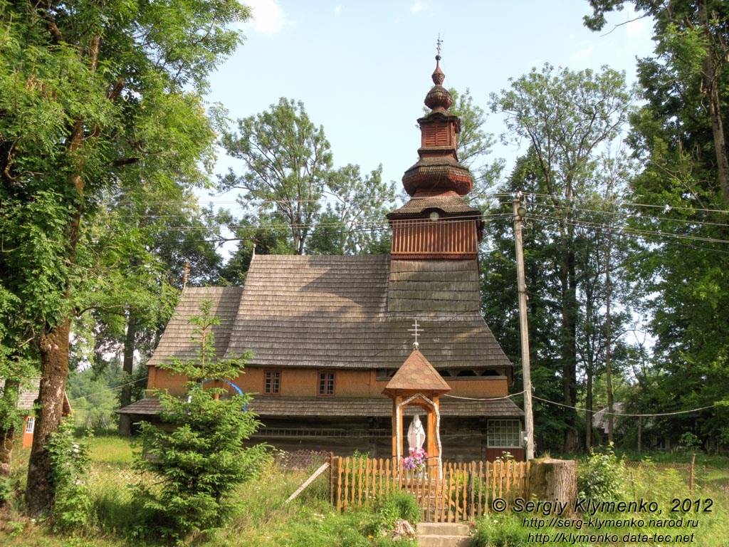 Карпаты. Закарпатская область, село Пилипец. Фото. Церковь Рождества Пресвятой Богородицы (1762 год).