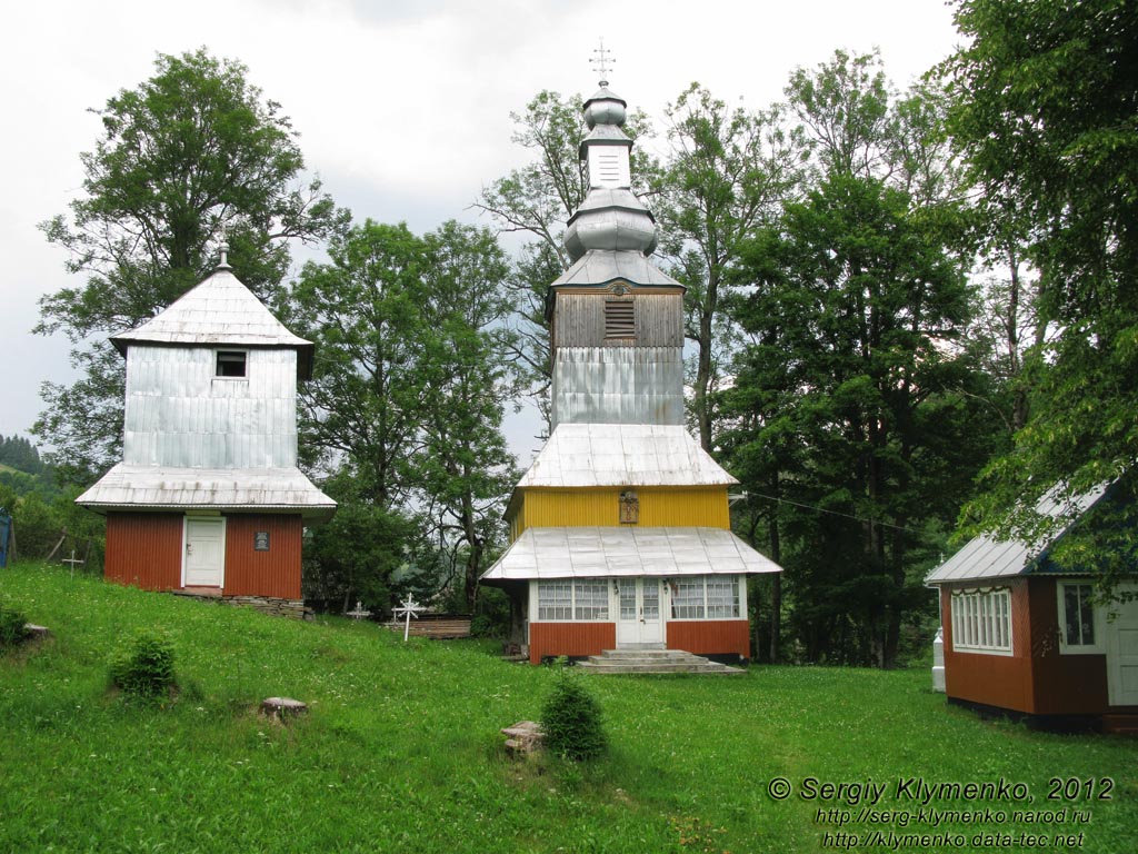Карпаты. Закарпатская область, село Подобовец. Фото. Церковь Св. Николая Чудотворца (1785 год).