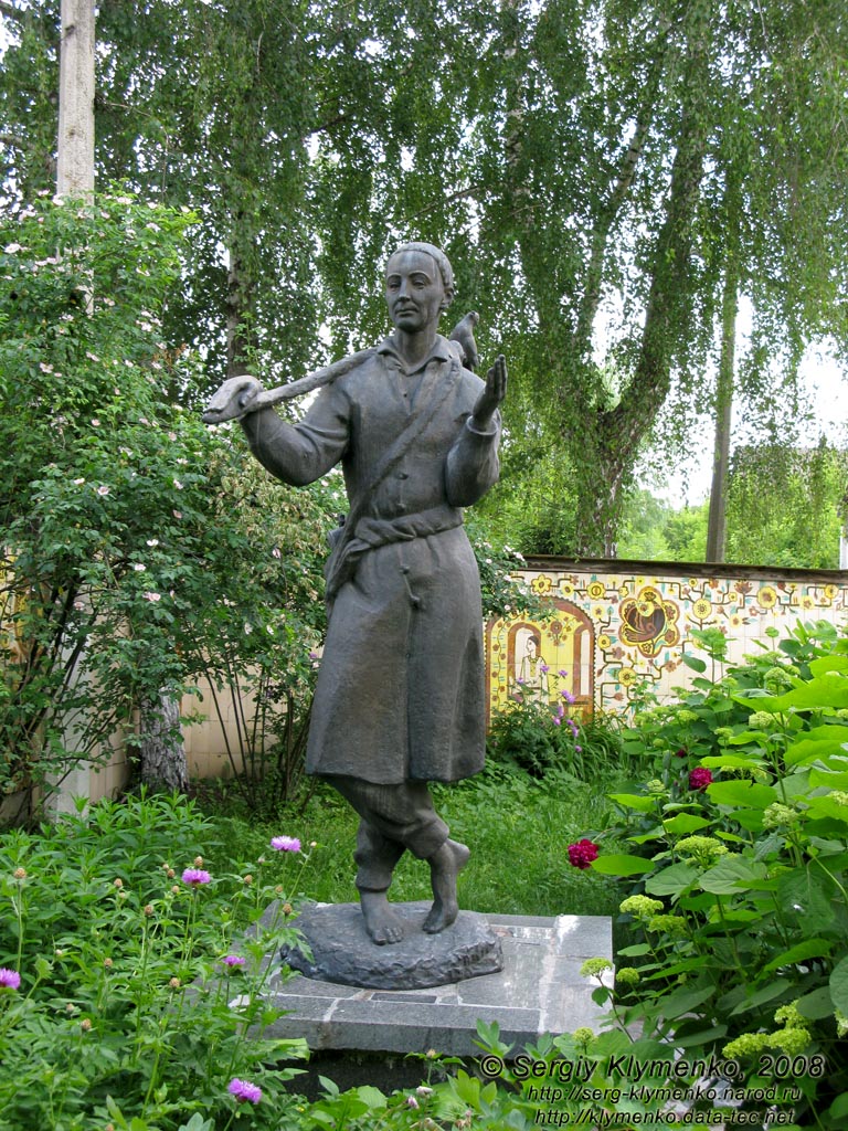 Переяслав-Хмельницкий. Памятник украинскому философу-просветителю Г. С. Сковороде.