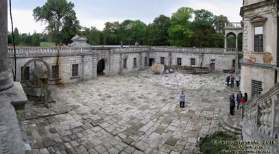 Львовская область. Подгорцы. Фото. Внутренний двор Подгорецкого замка. Вид от восточной лоджии дворца. Панорама ~100°.