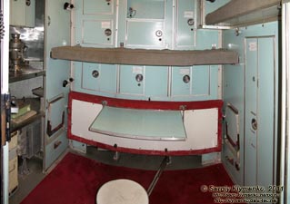 Кировоградская область. Фото. Музей Ракетных войск стратегического назначения.
Внутри унифицированного подземного командного пункта. Помещение для отдыха дежурного расчёта.