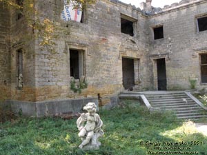 Одесская область. Село Курисово Березовского района. Фото. Дворец-усадьба Курисов (1810-1892 годы), фрагмент северного фасада дворца.