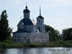 Славянск, Донецкая область. Свято-Воскресенская церковь над гладью Вейсового озера.