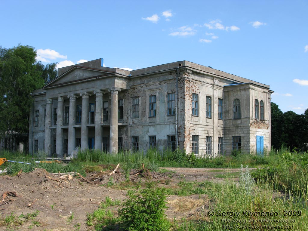 Луганская область, город Александровск. Бывшее имение А. Юзбаша. Господский дом.