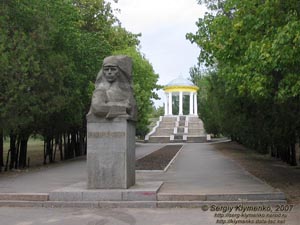 Вознесенск, Николаевская область. Фото. Парк им. Н. Островского. Памятник Н. Островскому.