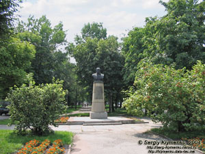 Корсунь-Шевченковский. В центре города. Памятник Т.Г.Шевченко.