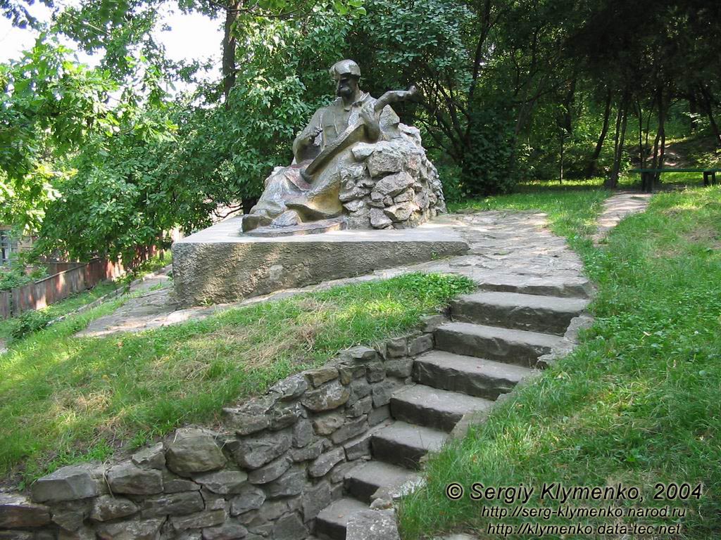 Чигирин. Пам’ятний знак українським кобзарям під Замковою горою.