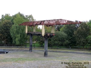 Хмельницкая область, Шепетовка. Фото. Путеукладочный кран возле музея М. Островского.