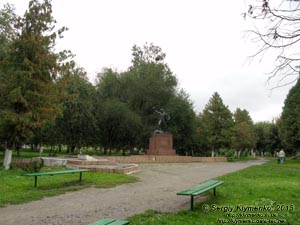 Хмельницкая область, Шепетовка. Фото. Памятник пионеру-партизану Герою Советского Союза Вале Котику.