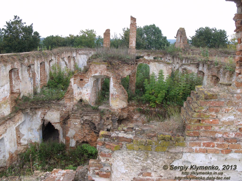 Хмельницкая область, Изяслав. Фото. Руины дворца Заславских.