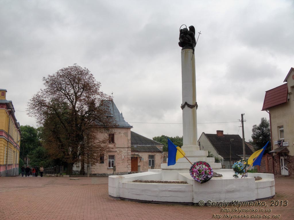 Львовская область, Городок. Фото. Памятный знак жертвам большевистских репрессий.