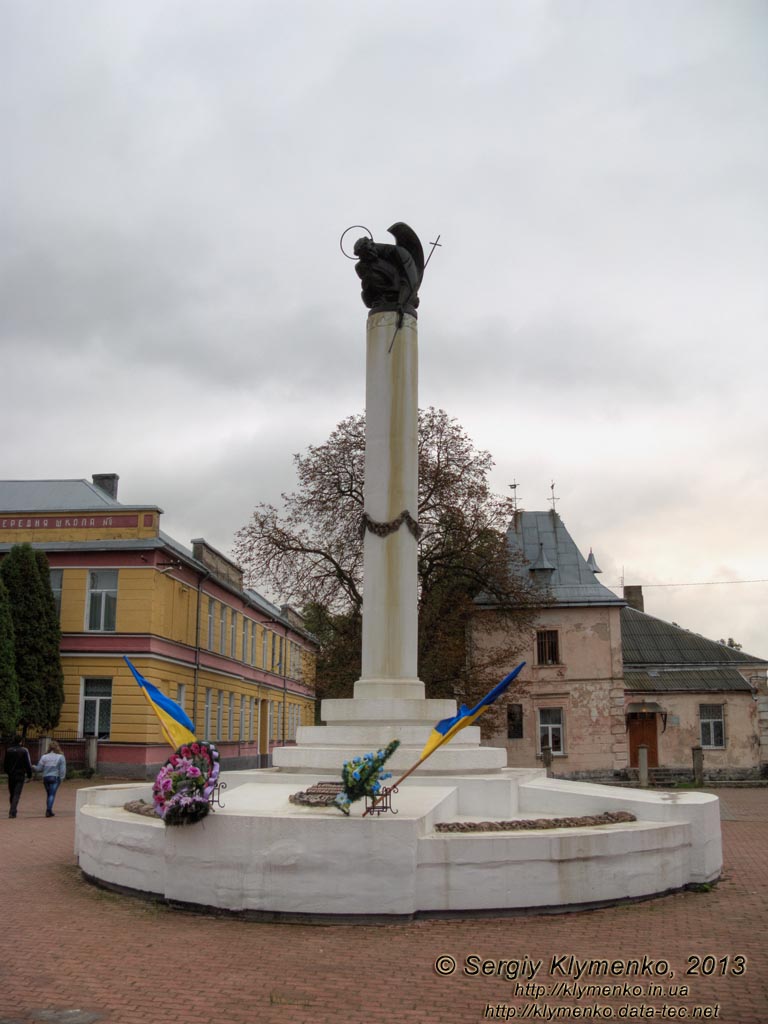 Львовская область, Городок. Фото. Памятный знак жертвам большевистских репрессий.