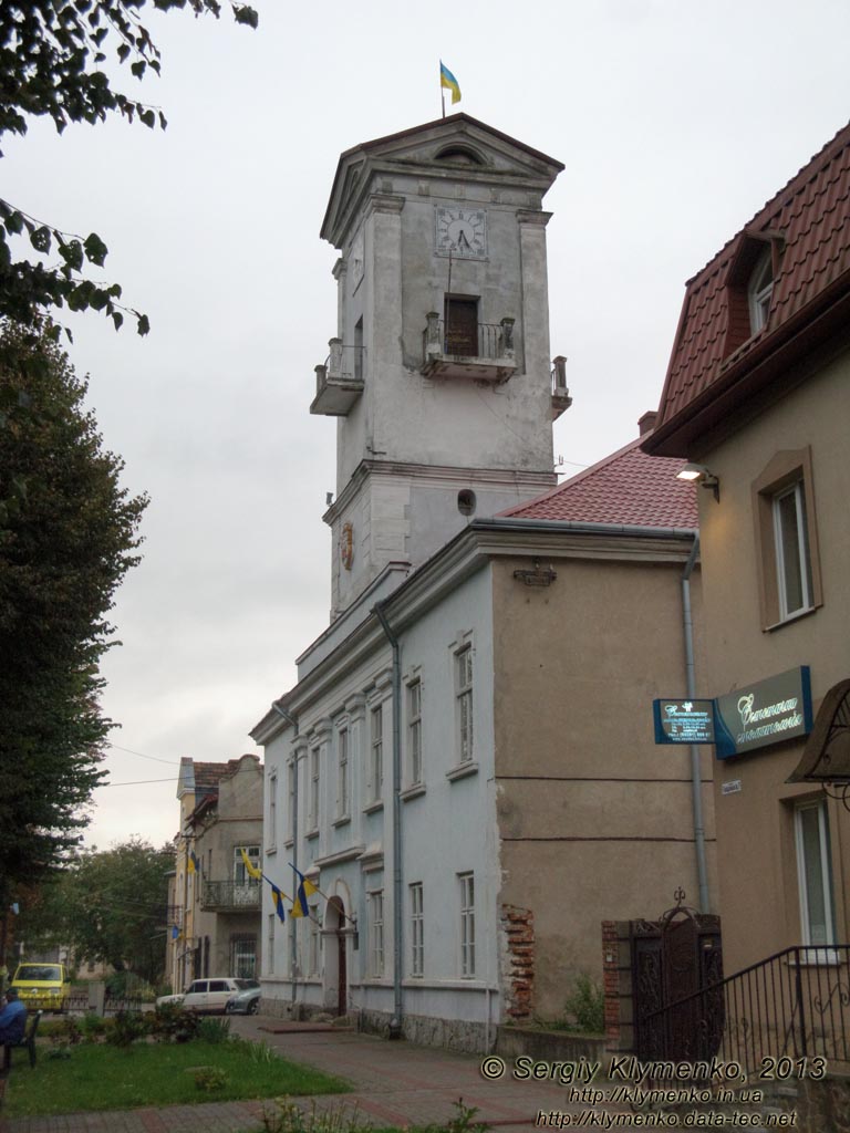Львовская область, Городок. Фото. Здание ратуши (1832 год).