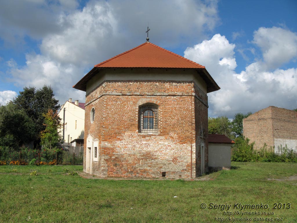 Львовская область, Белз. Фото. Часовня-усыпальница Снопковских (1606 год), известная также как «Арианская башня».