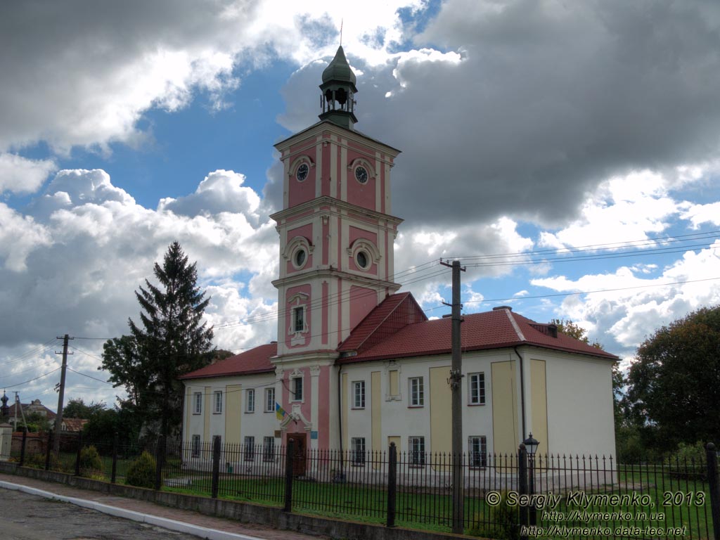 Львовская область, Белз. Фото. Городская ратуша (ул. Савенко, 1).