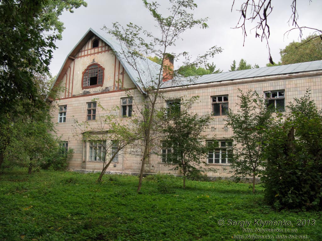 Ровненская область, Гоща. Фото. Бывший господский дом (дворец) в стиле шале (ул. Садовая, 5). Южный фасад.
