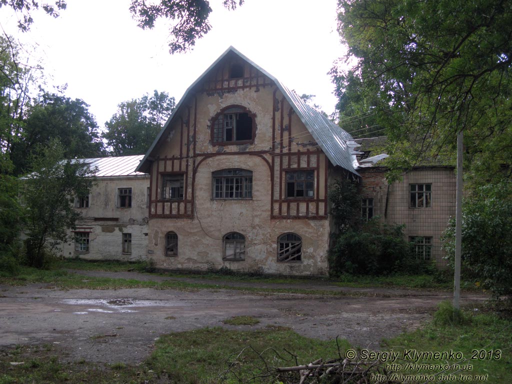 Ровненская область, Гоща. Фото. Бывший господский дом (дворец) в стиле шале (ул. Садовая, 5). Северный фасад.