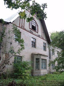Ровненская область, Гоща. Фото. Бывший господский дом (дворец) в стиле шале (ул. Садовая, 5). Южный фасад.
