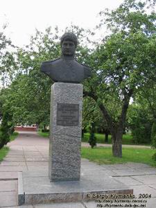 Нежин. Памятник Ю.Ф.Лисянскому.