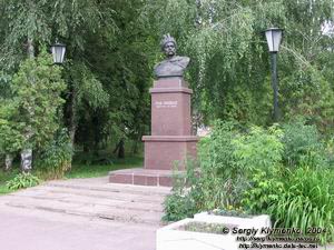 Нежин. Памятник Богдану Хмельницкому.