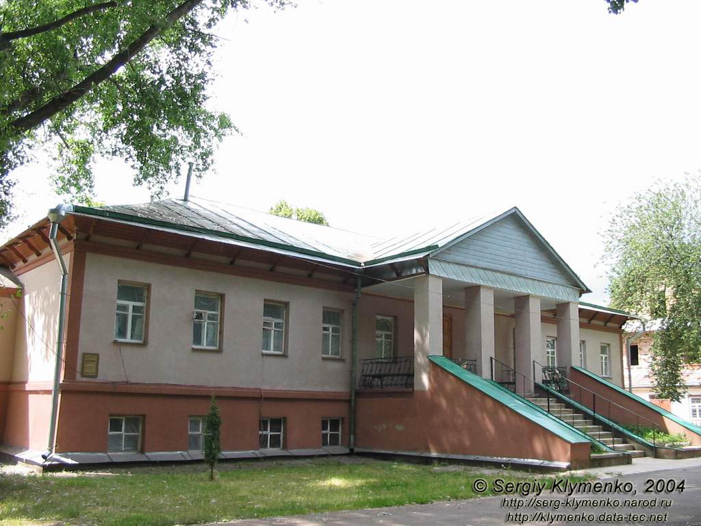 Густинський Свято-Троїцький монастир. Монастирський готель (пам`ятка архітектури, 1843).