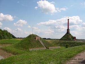 Возле села Круты Черниговской области. Фото. Памятник Героям Крут.