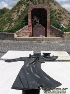 Возле села Круты Черниговской области. Фото. Памятник Героям Крут.
