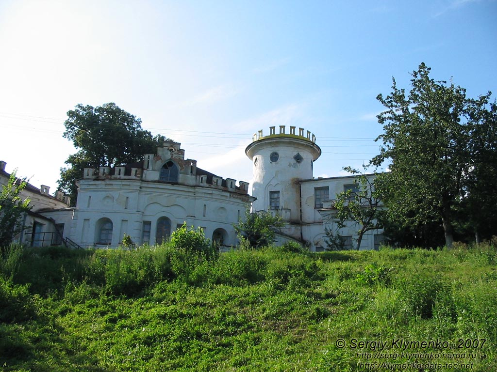 Вишеньки, Коропский район, Черниговская область. Фото. Вид от Десны на дворец П.Румянцева-Задунайского.